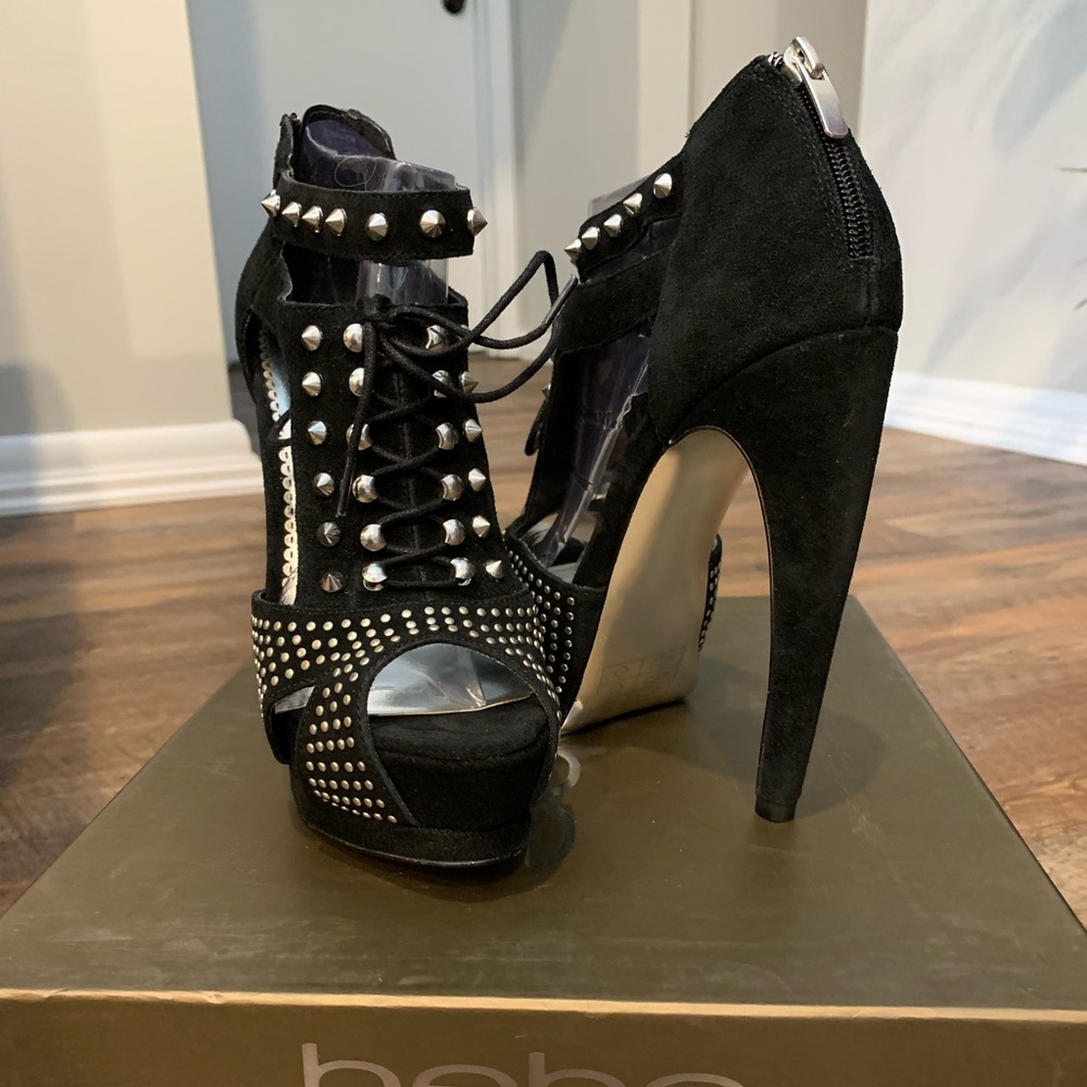 Beautiful never worn size 7 Bebe heels for sale.